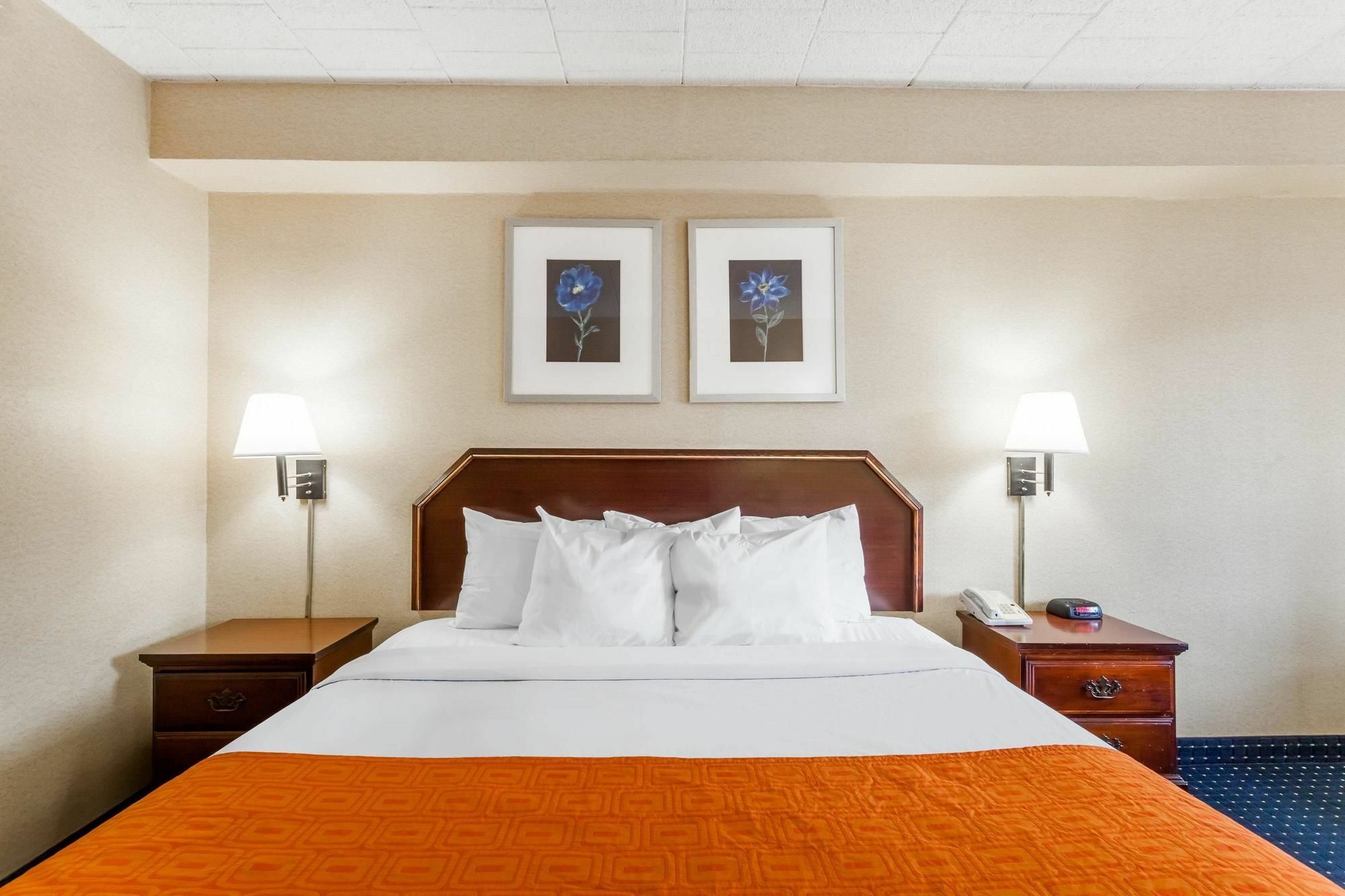 Howard Johnson By Wyndham College Park Exterior photo